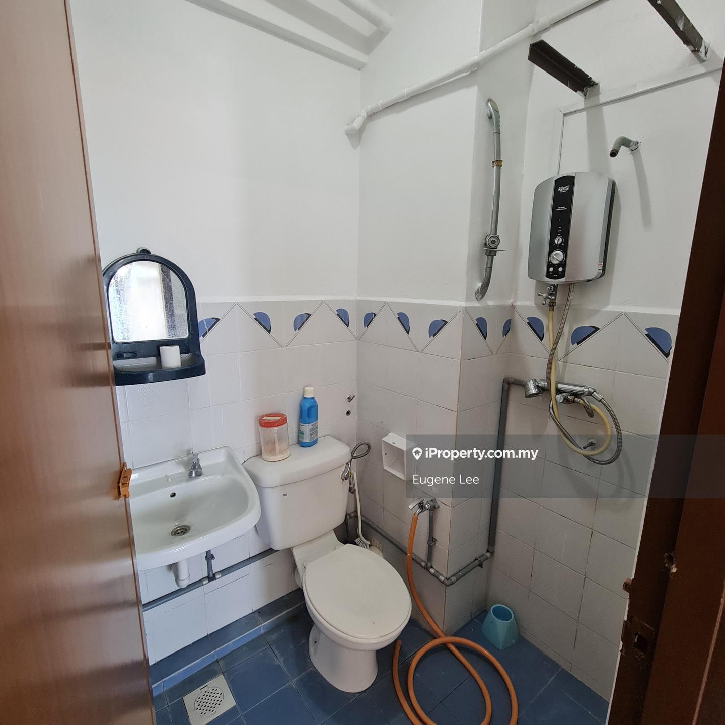 Condominium for Sale in Azuria Condominium by Eugene Lee - iProperty.com.my