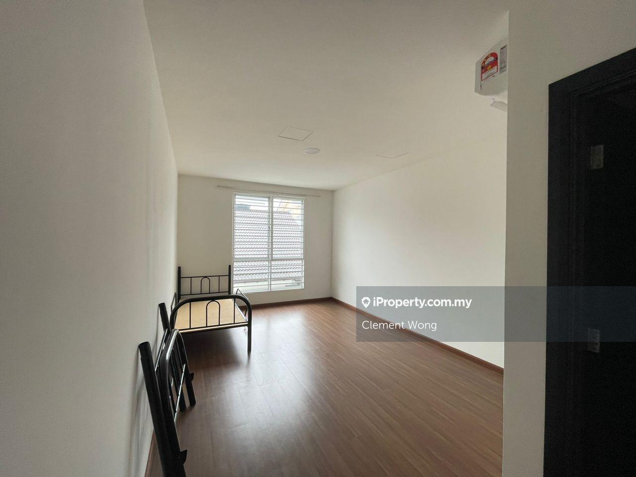 Rumah Berangkai 3 Tingkat untuk Disewa di Kota Emerald Garden 3 storey Corner Rawang Anggun, Rawang oleh Clement Wong - iProperty.com.my