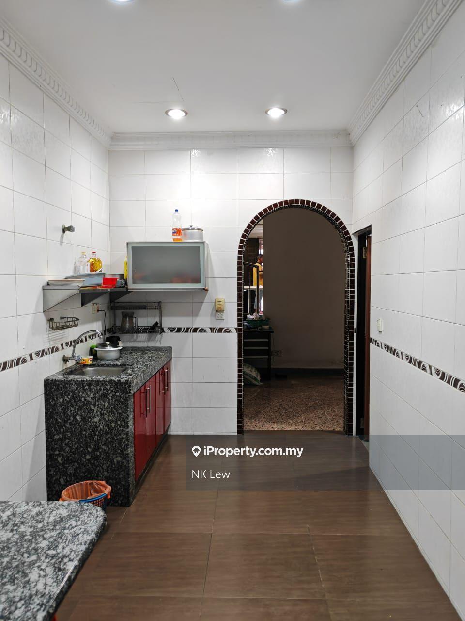 Rumah Berangkai 2 Tingkat untuk Dijual di Taman Bukit Serdang, Seri Kembangan oleh NK Lew - iProperty.com.my