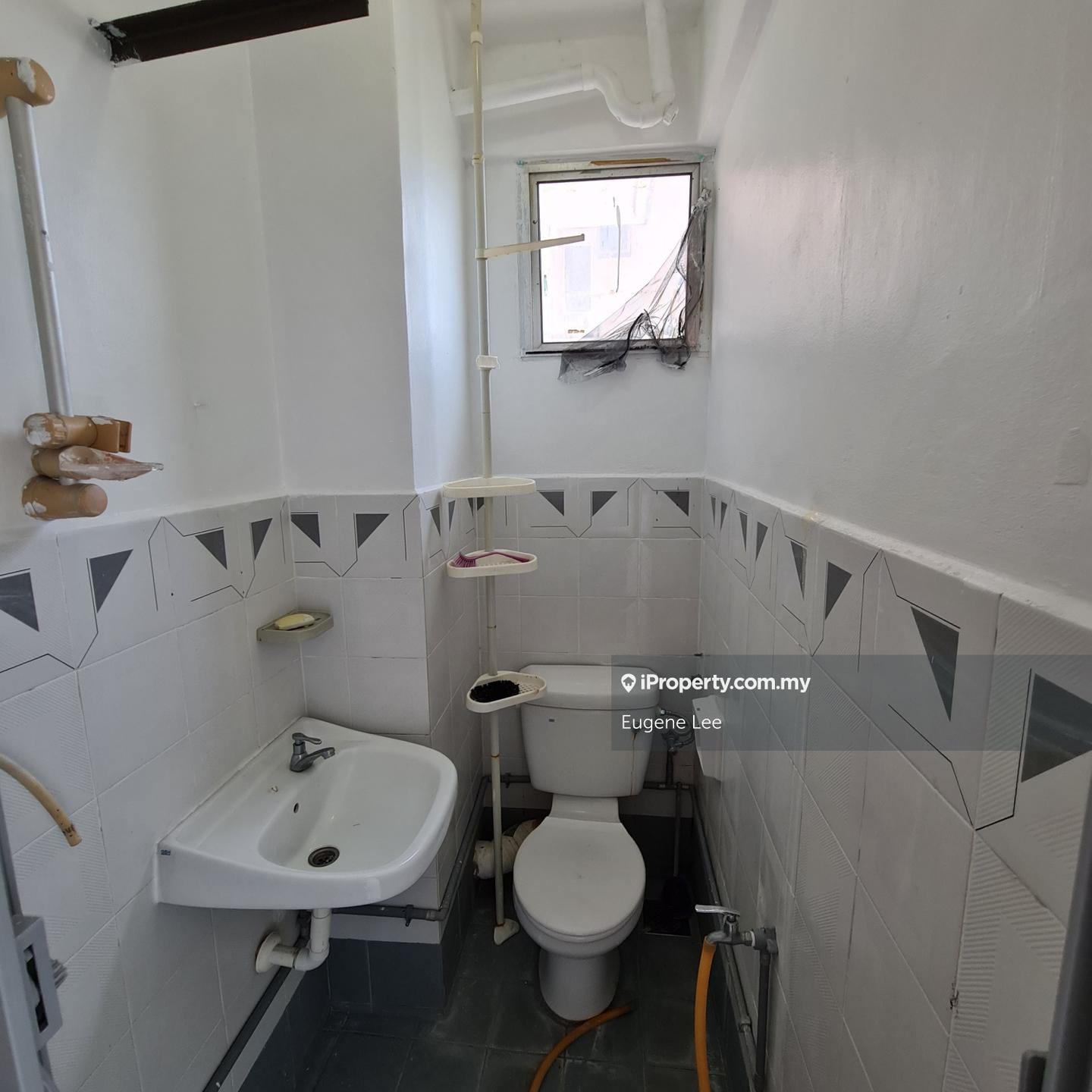 Condominium for Sale in Azuria Condominium by Eugene Lee - iProperty.com.my