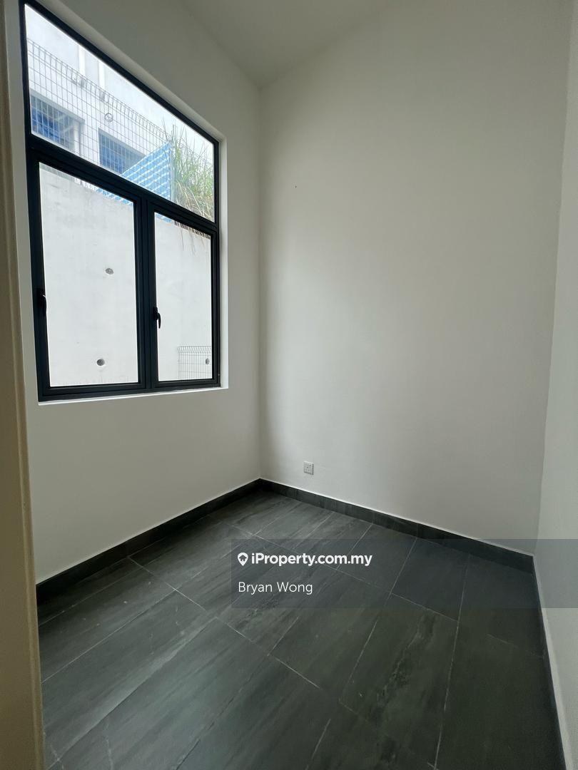 Rumah Berkembar untuk Dijual di Puncak Saujana Heights, Kajang oleh Bryan Wong - iProperty.com.my