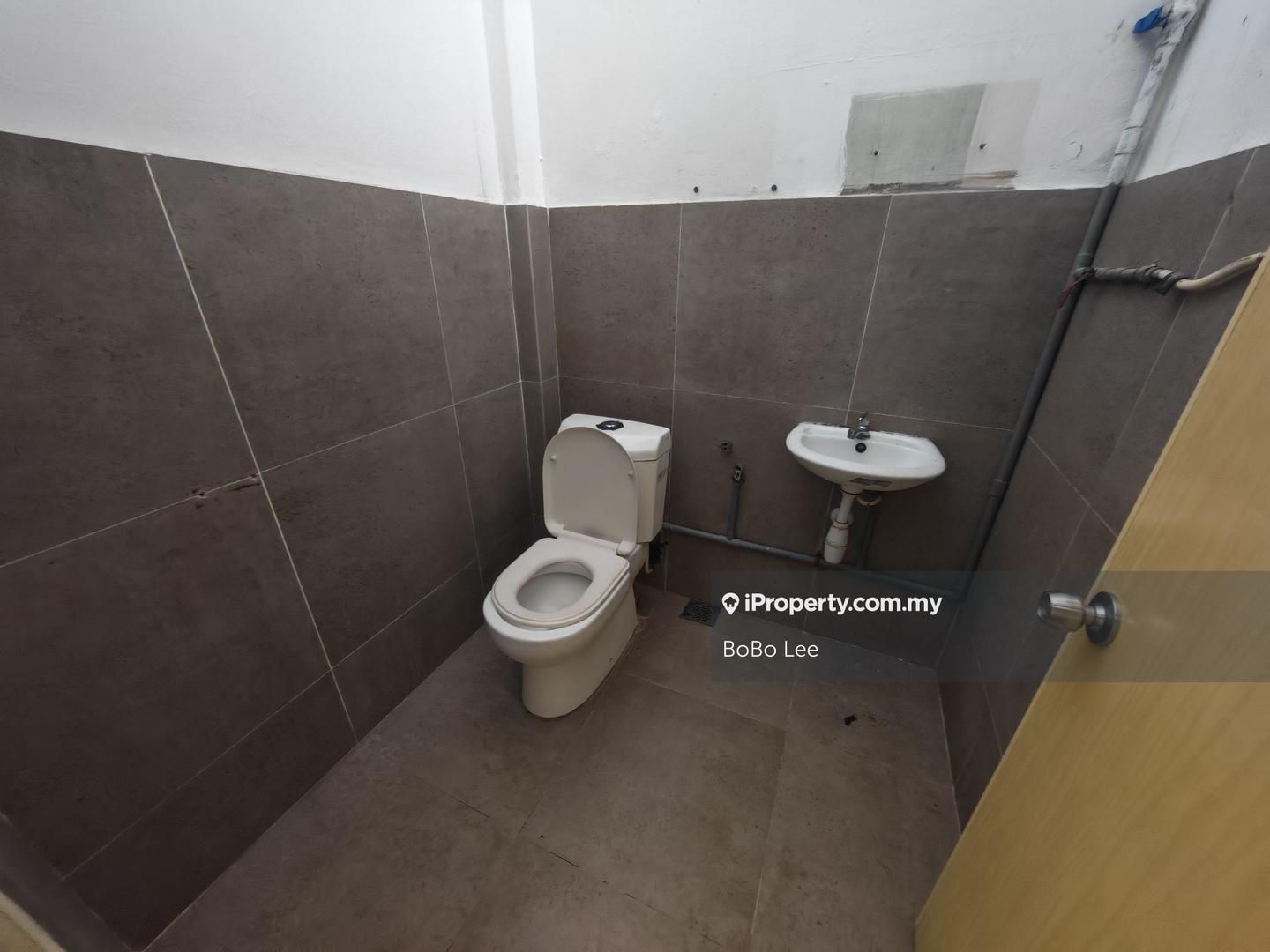 Rumah Berangkai 2 Tingkat untuk Dijual di dvdqz, Jalan Klang Lama (Old Klang Road) oleh BoBo Lee - iProperty.com.my