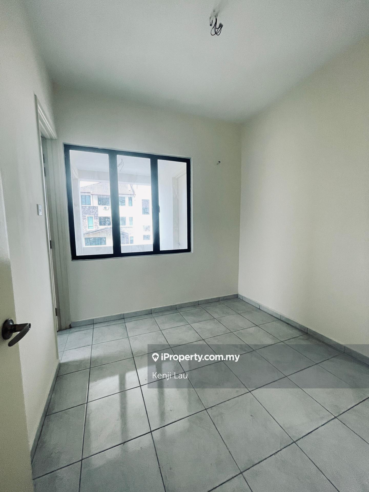 Rumah Bandar untuk Dijual di Bandar Tun Hussein Onn, Cheras oleh Kenji Lau - iProperty.com.my