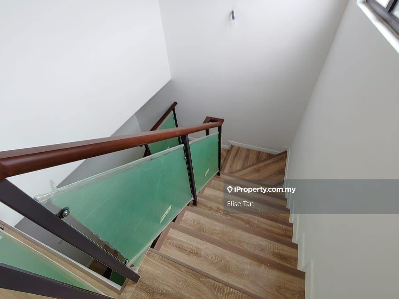 Rumah Berangkai 3 Tingkat untuk Dijual di Taman Puncak Jalil, Seri Kembangan oleh Elise Tan - iProperty.com.my