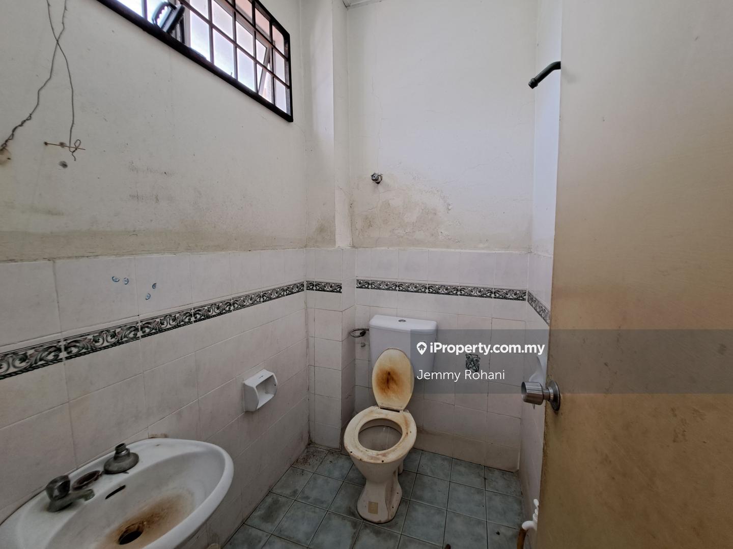 Rumah Berangkai 2 Tingkat untuk Dijual di BBN, Nilai oleh Jemmy Rohani - iProperty.com.my