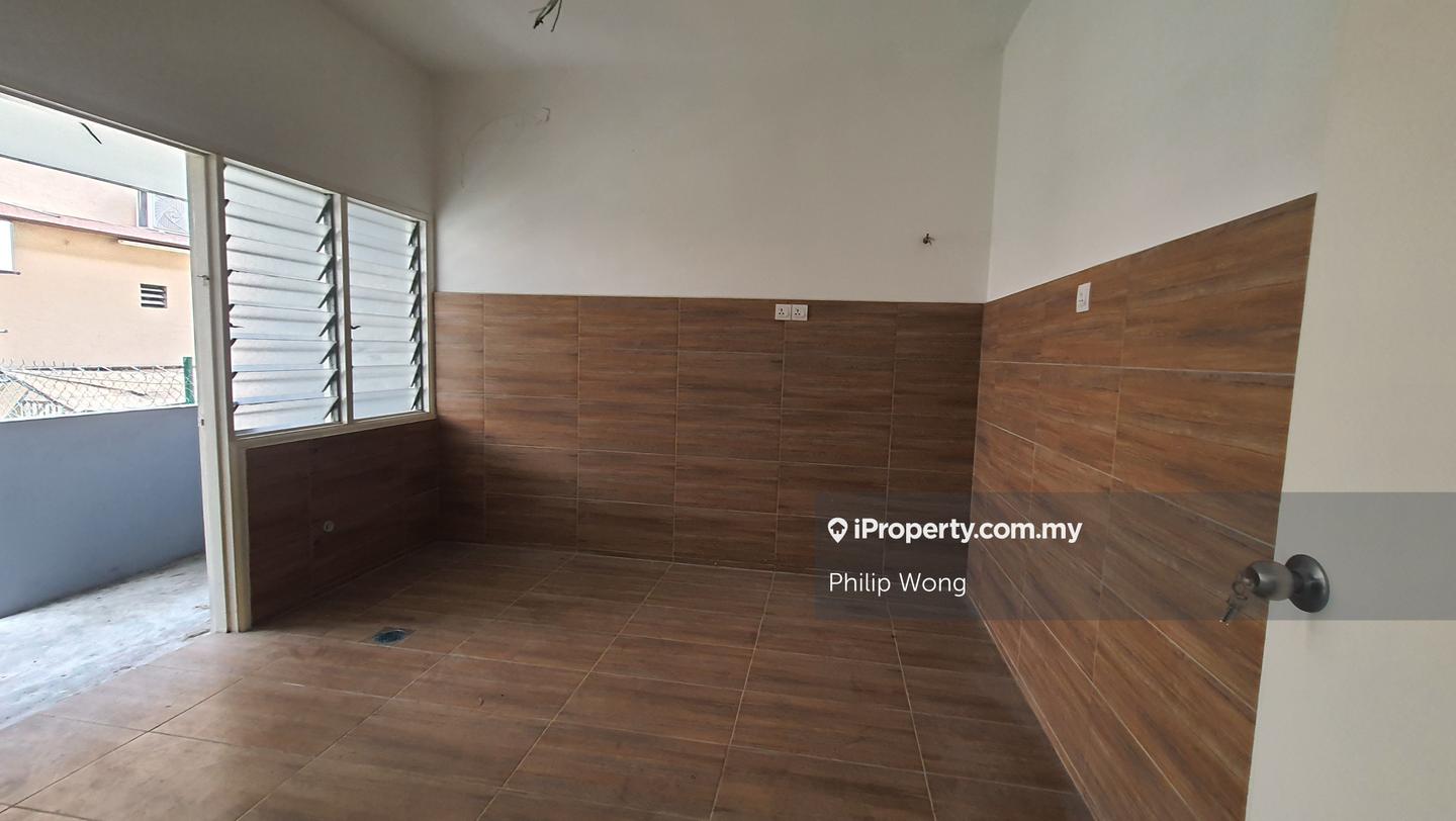 Rumah Berangkai 2 Tingkat untuk Dijual di Taman Serdang Raya, Seri Kembangan oleh Philip Wong - iProperty.com.my