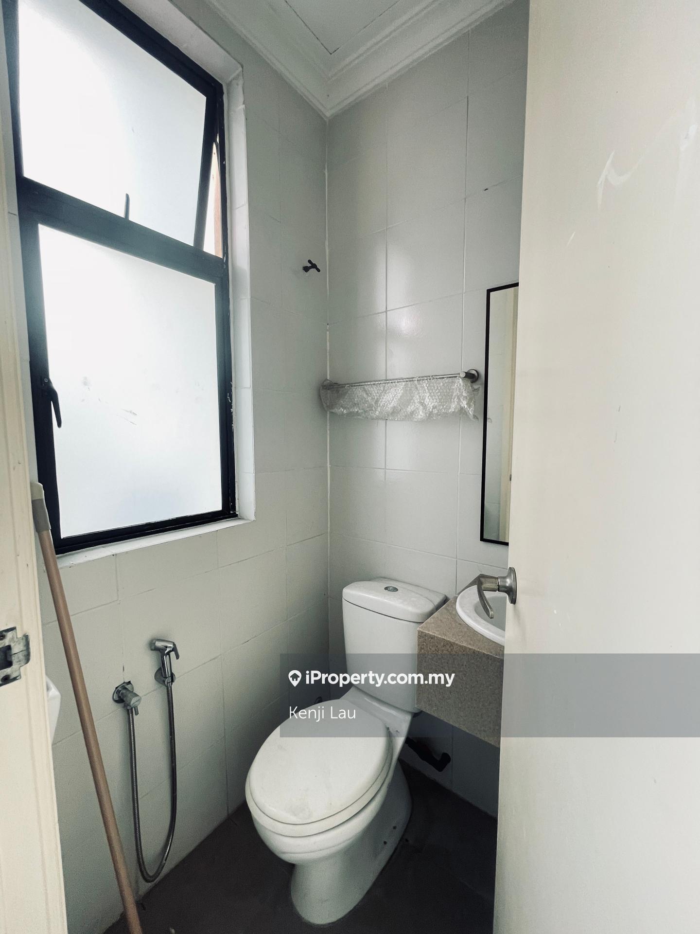 Rumah Bandar untuk Dijual di Bandar Tun Hussein Onn, Cheras oleh Kenji Lau - iProperty.com.my