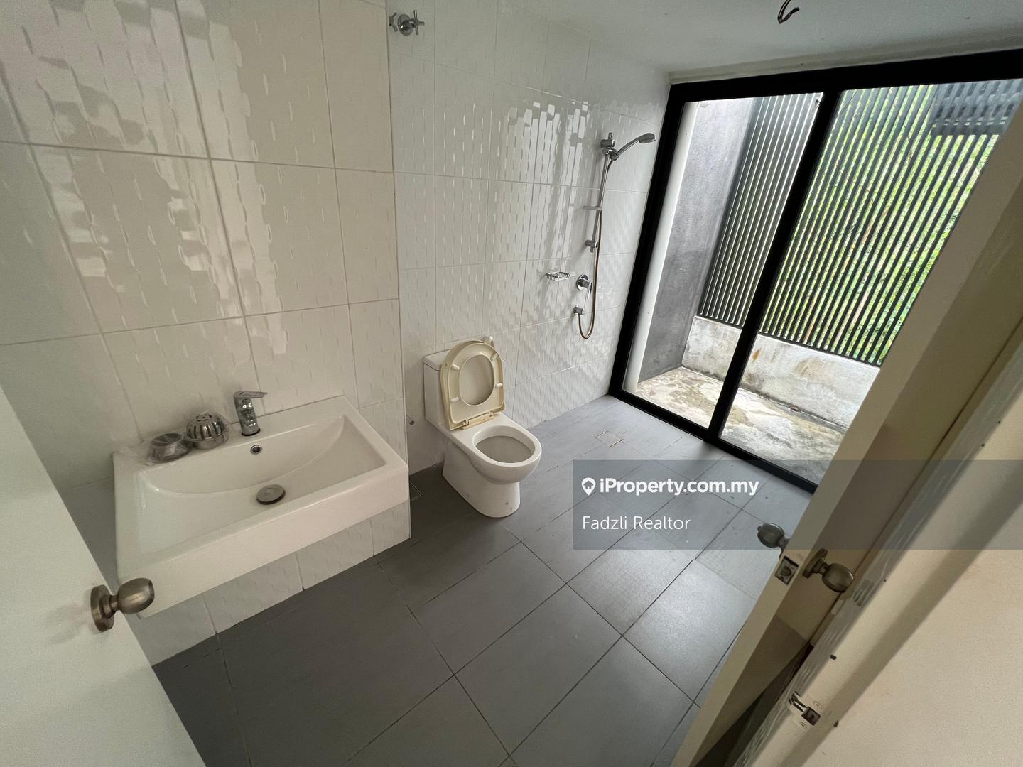 3-storey Terraced House for Sale in Seri Kembangan, Selangor by Fadzli Realtor - iProperty.com.my