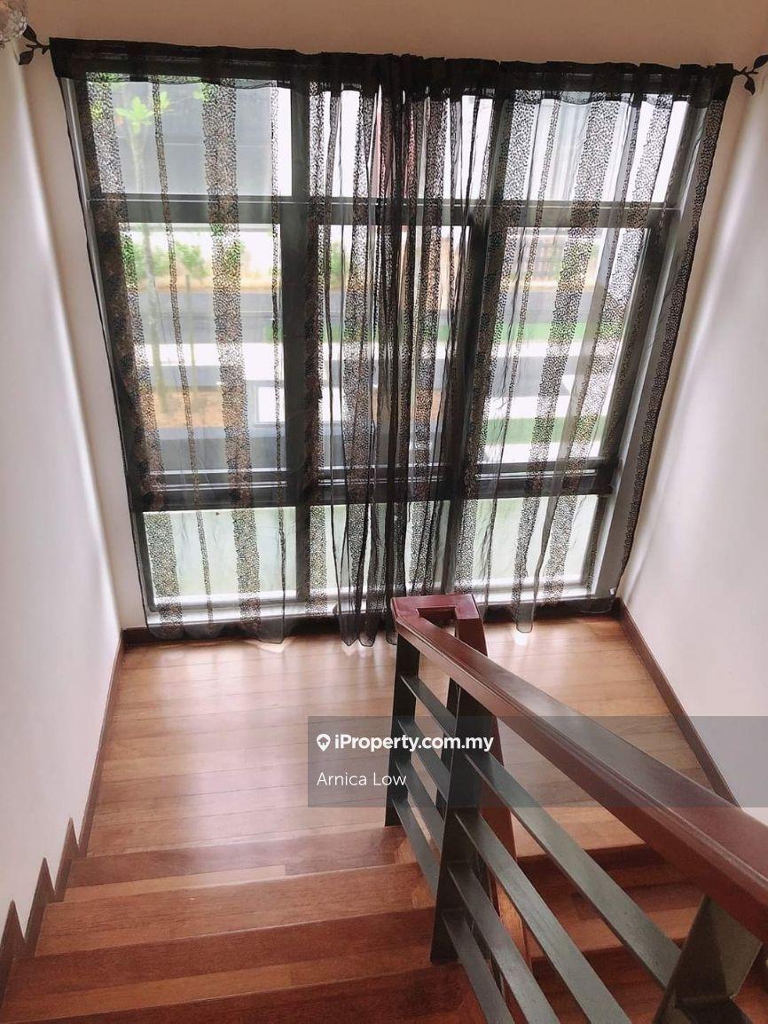 Rumah Berangkai 3 Tingkat untuk Dijual di Taman Equine, Seri Kembangan oleh Arnica Low - iProperty.com.my