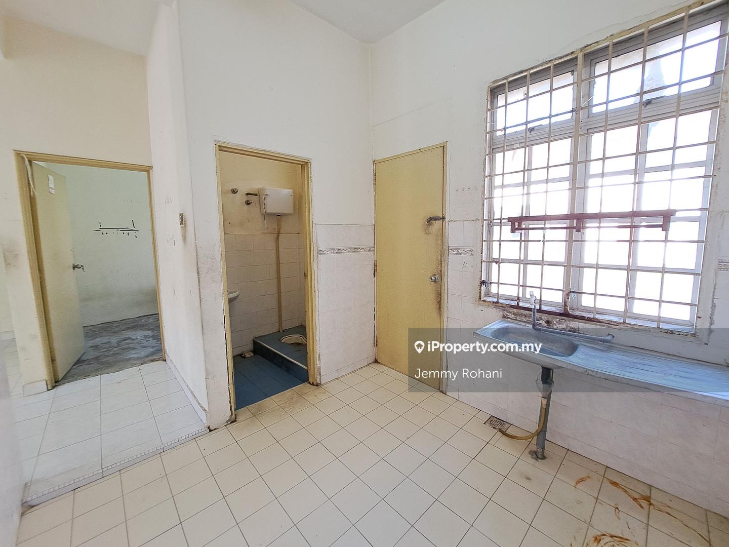 Rumah Berangkai 2 Tingkat untuk Dijual di BBN, Nilai oleh Jemmy Rohani - iProperty.com.my