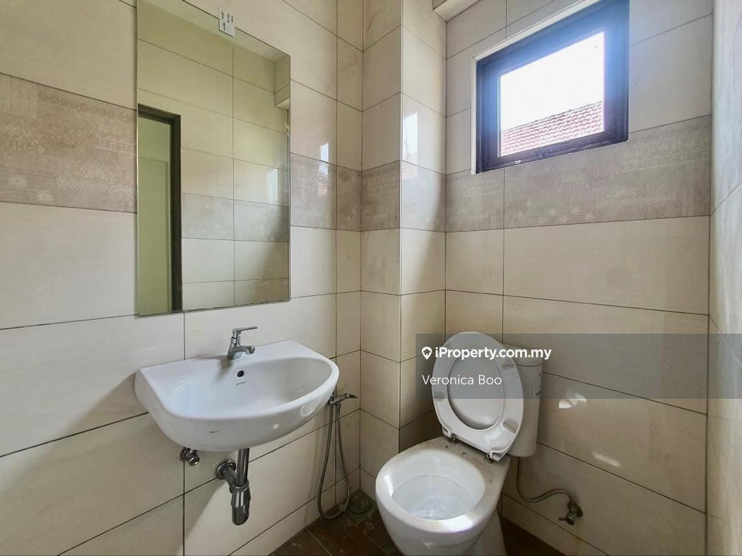 Kedai untuk Disewa di 3 Storey Adjoining Commercial Shoplot Georgetown, George Town oleh Veronica Boo - iProperty.com.my