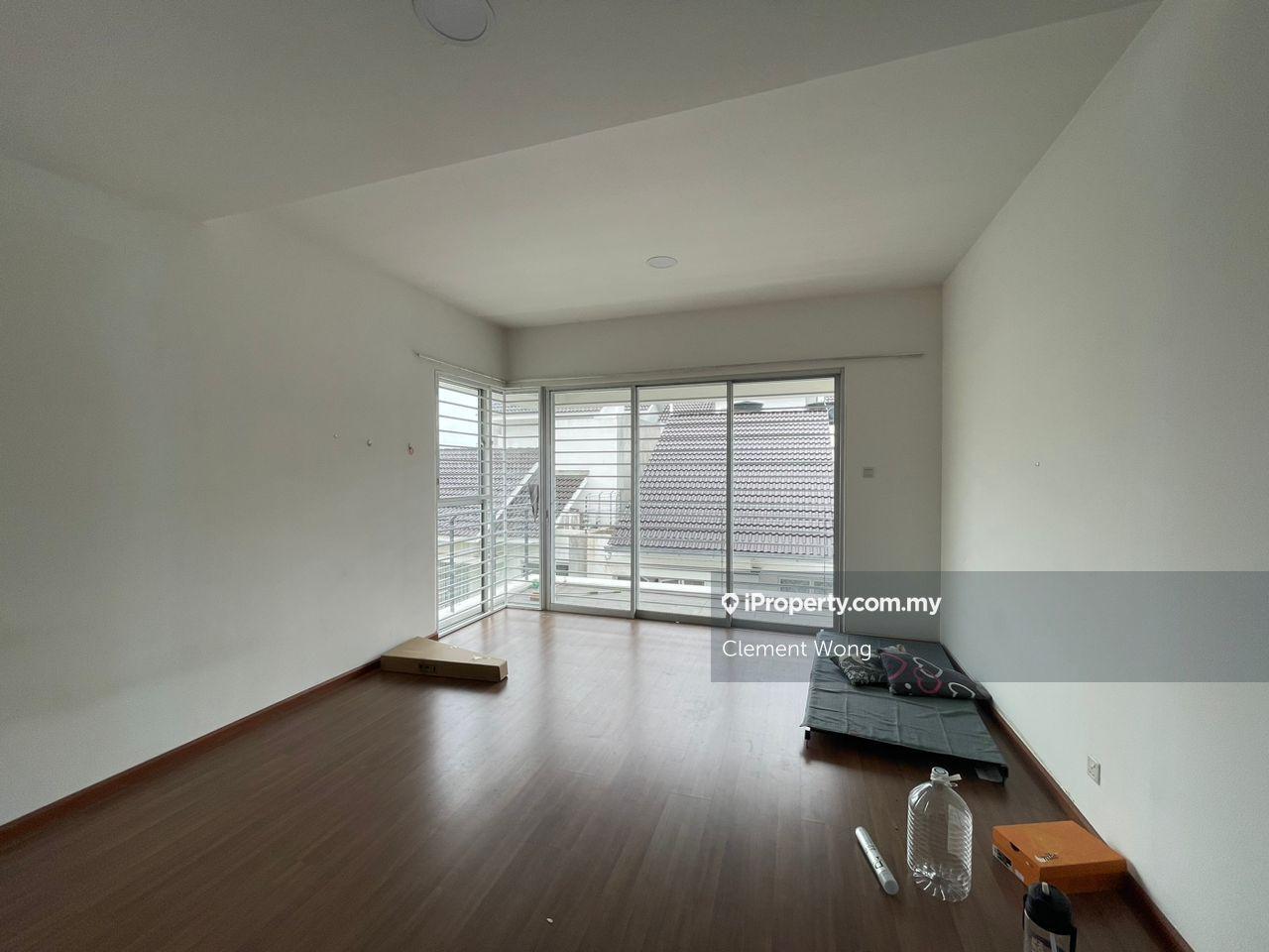 Rumah Berangkai 3 Tingkat untuk Disewa di Kota Emerald Garden 3 storey Corner Rawang Anggun, Rawang oleh Clement Wong - iProperty.com.my