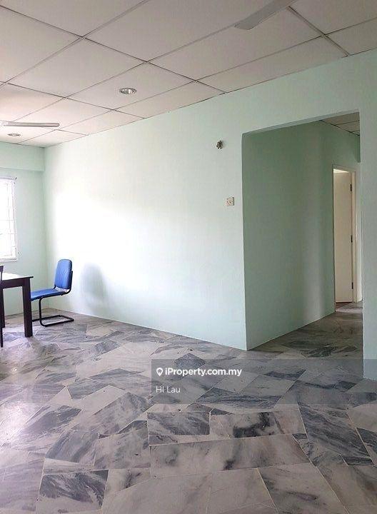 Pangsapuri untuk Dijual di Putra Permai Block C oleh Hl Lau - iProperty.com.my