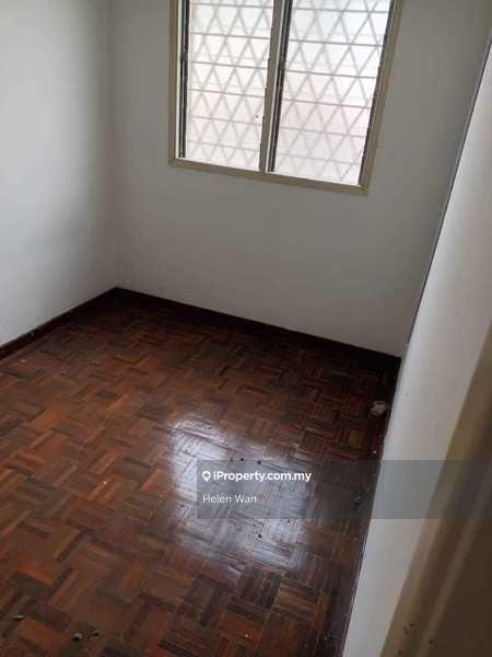 Rumah Berangkai 2 Tingkat untuk Dijual di Bandar Putra Permai, Seri Kembangan oleh Helen Wan - iProperty.com.my
