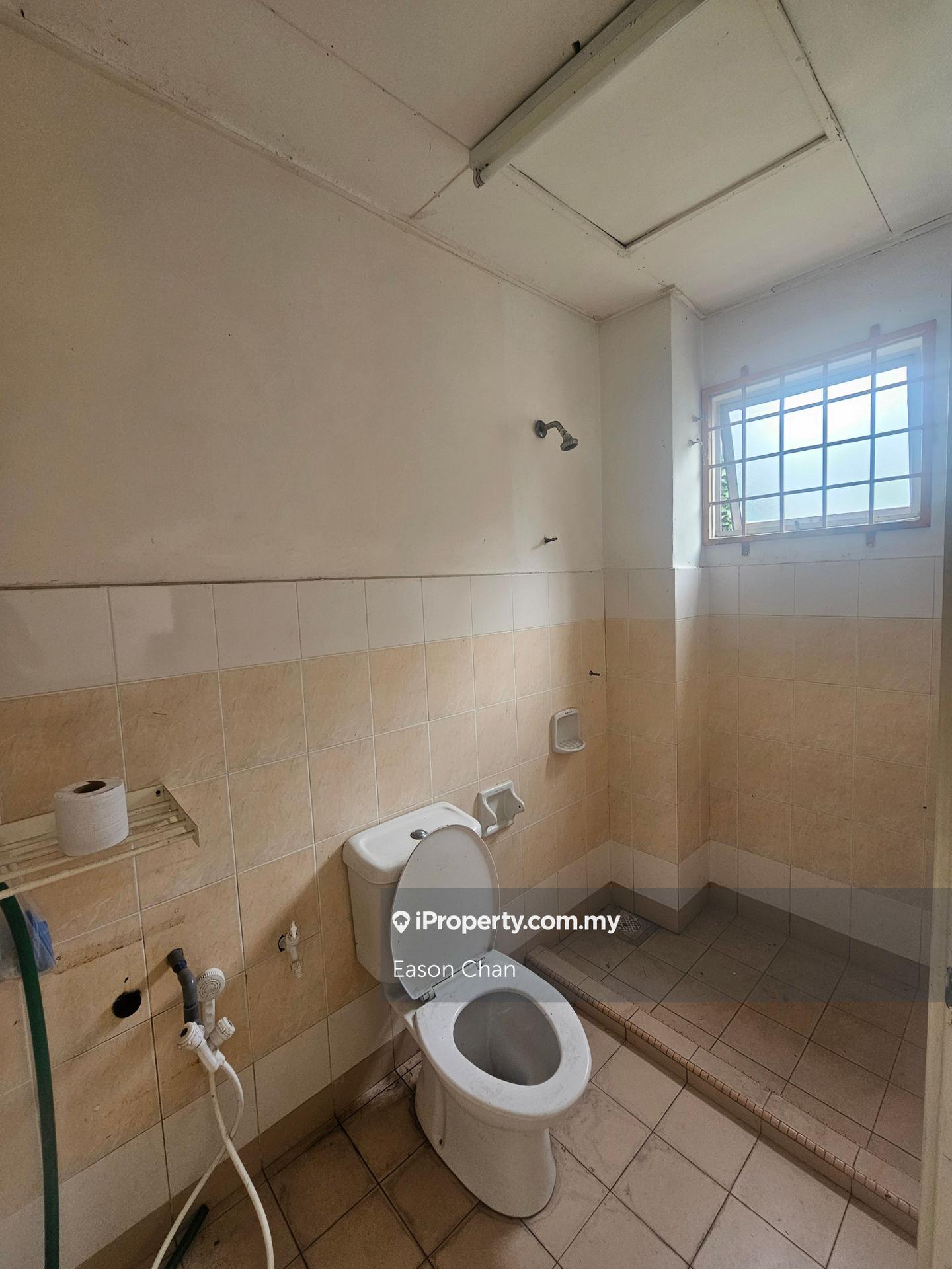 Rumah Berangkai 2 Tingkat untuk Dijual di Pusat Bandar Putra Permai, Seri Kembangan oleh Eason Chan - iProperty.com.my