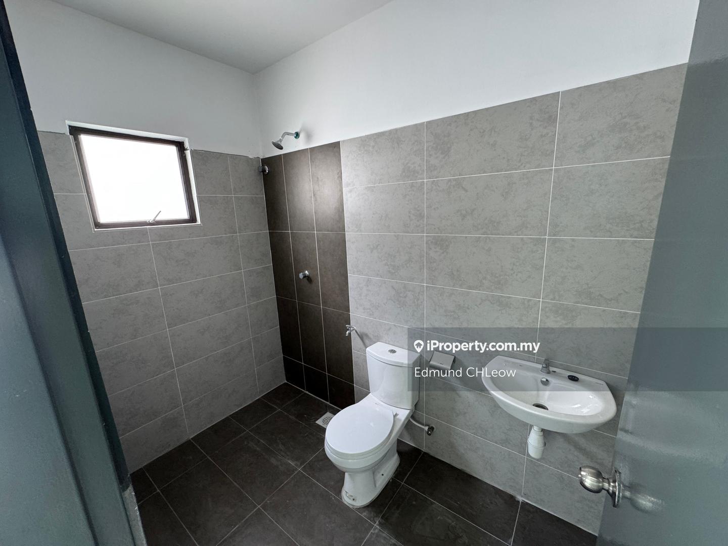 Rumah Berkembar untuk Dijual di Taman Anggun, Rawang oleh Edmund CHLeow - iProperty.com.my