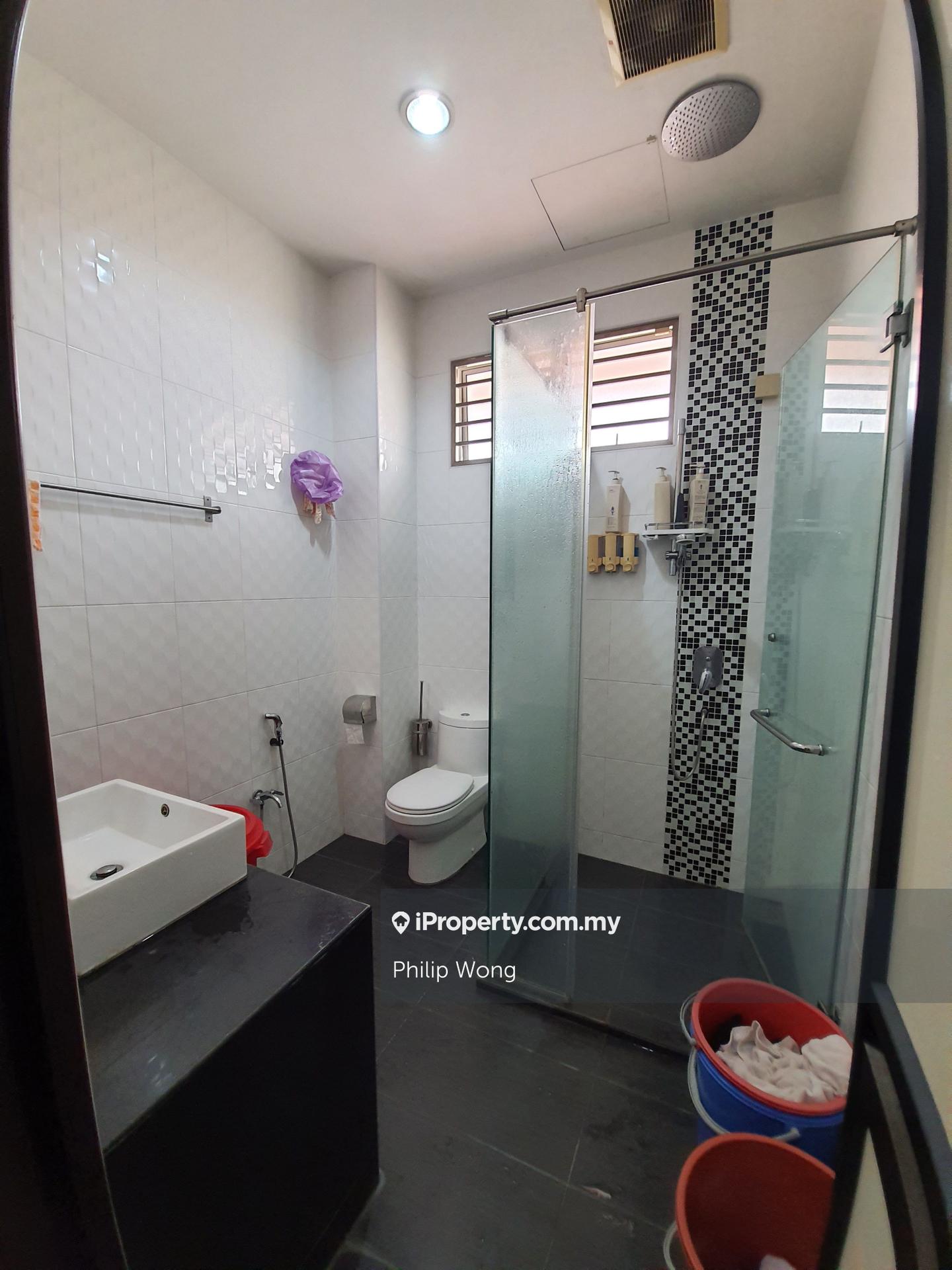 Rumah Berangkai 2 Tingkat untuk Dijual di Taman Prima Tropika, Seri Kembangan oleh Philip Wong - iProperty.com.my