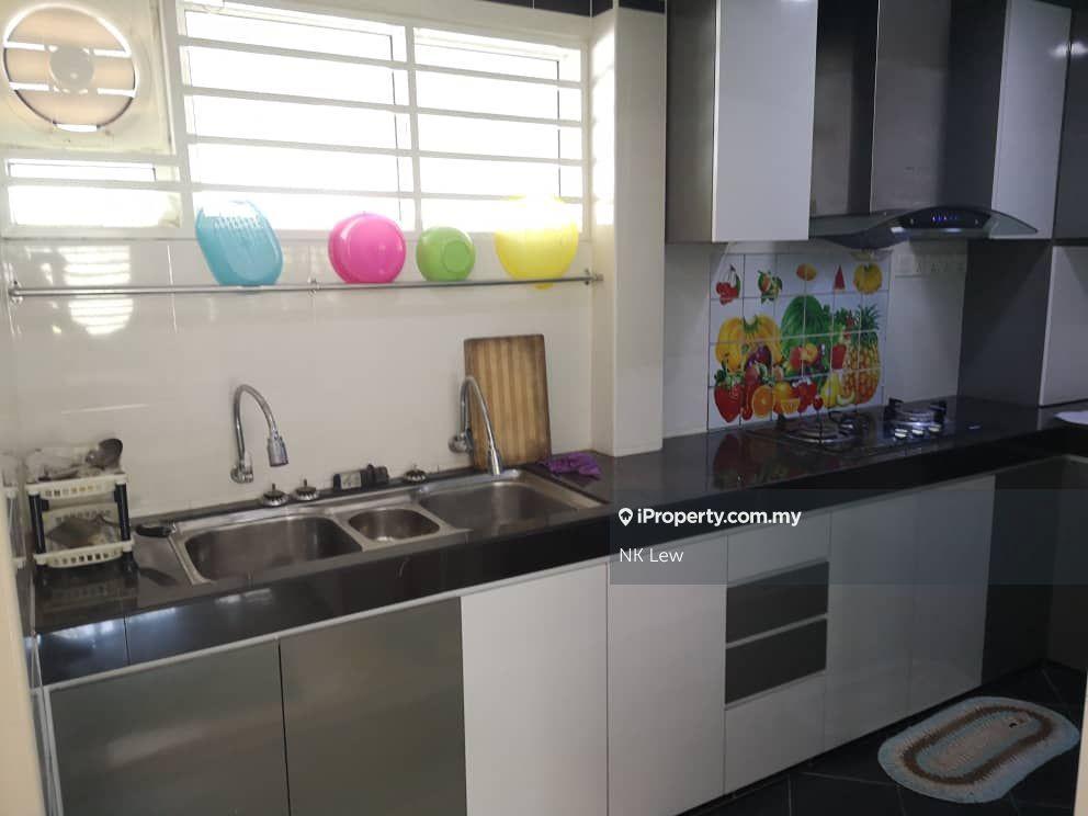 Townhouse for Rent in Taman Bukit Serdang, Seri Kembangan by NK Lew - iProperty.com.my
