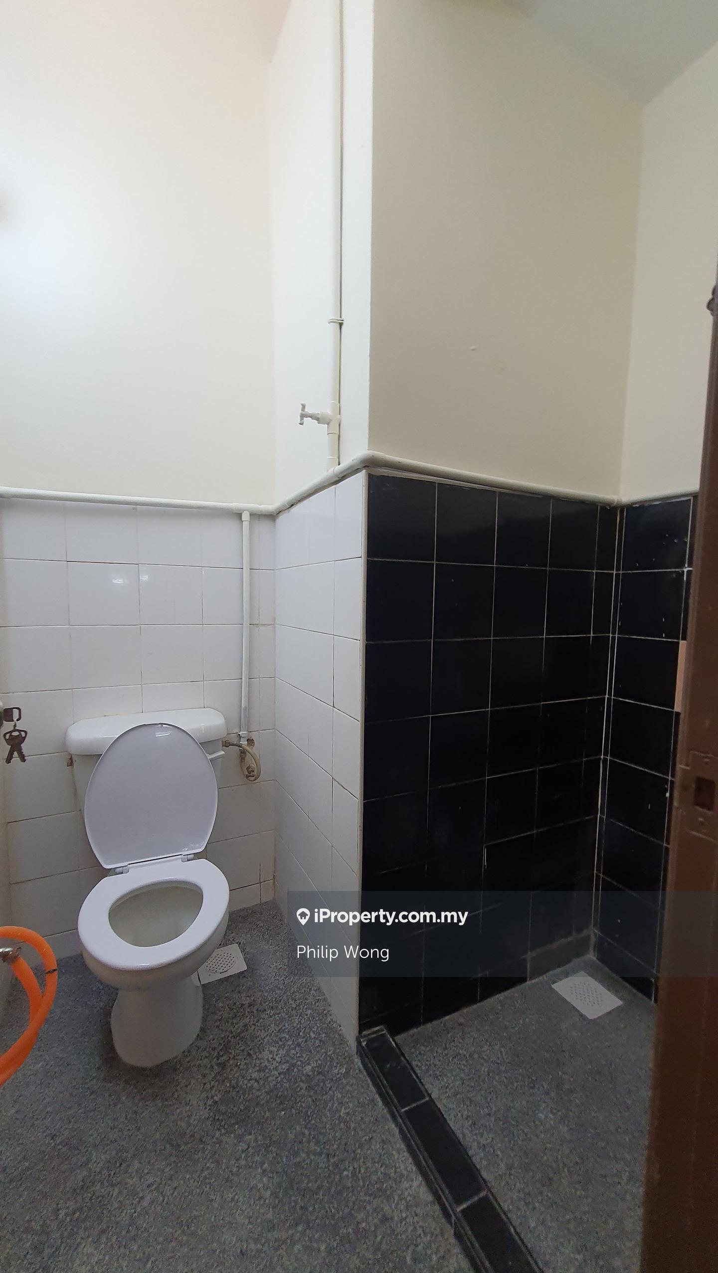 Rumah Berangkai 2.5 Tingkat untuk Dijual di Taman Equine, Seri Kembangan oleh Philip Wong - iProperty.com.my