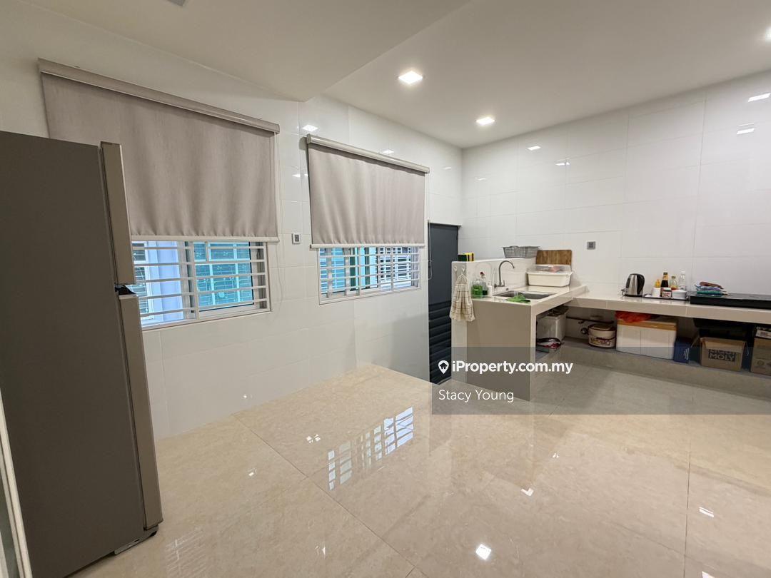 Rumah Berangkai 3 Tingkat untuk Dijual di Taman Taming Indah 2, Bandar Sungai Long oleh Stacy Young - iProperty.com.my