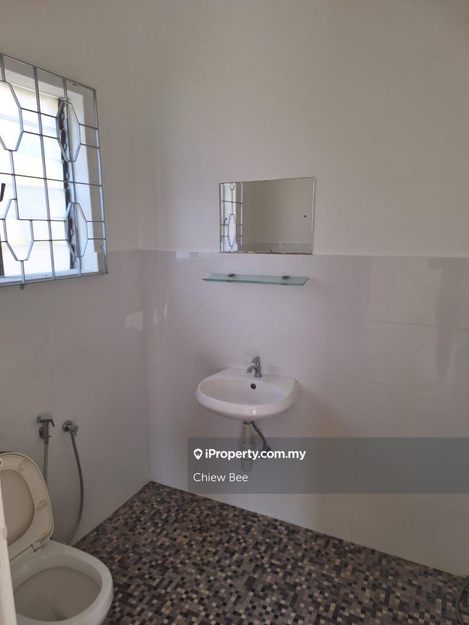 Rumah Berkembar untuk Disewa di 2-Storey Semi-D at Tanjung Tokong, Tanjung Tokong oleh Chiew Bee - iProperty.com.my