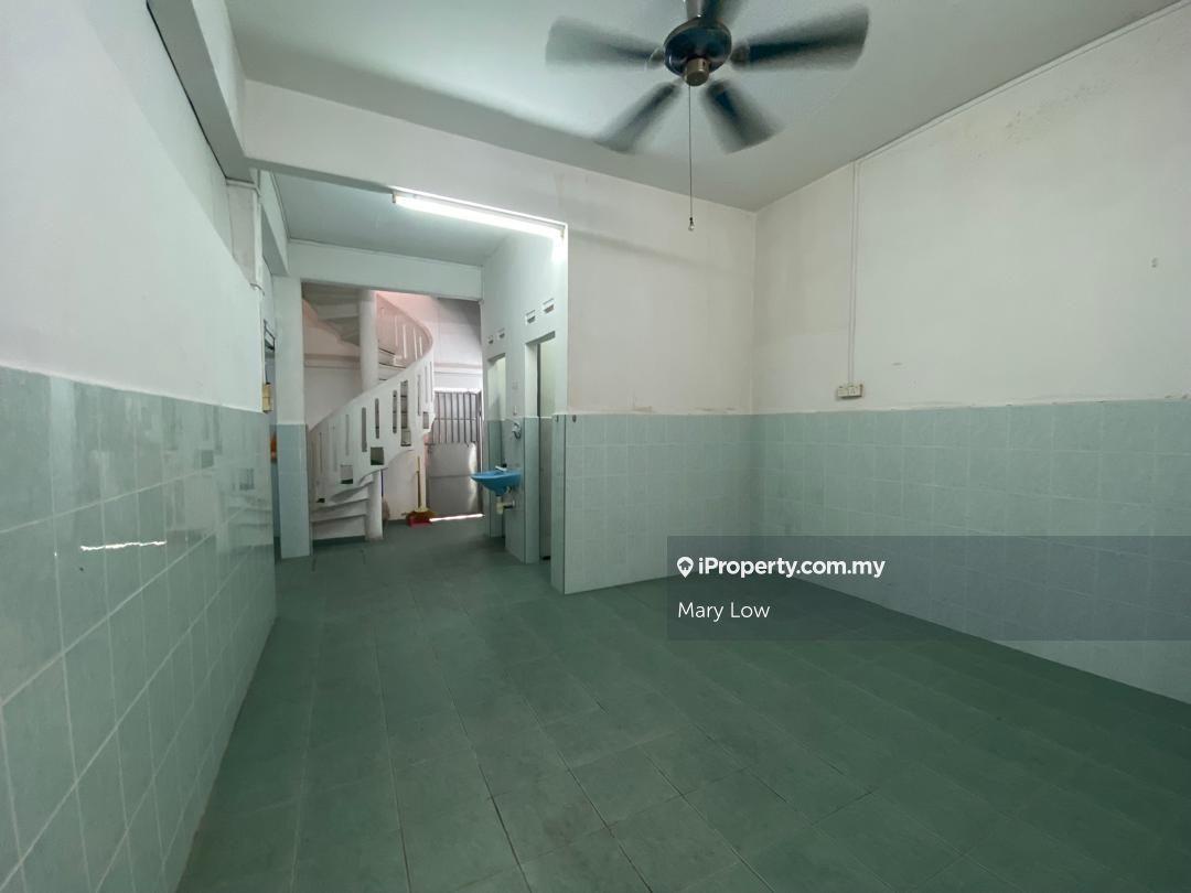 Shop-Office for Sale in Taman Melaka Baru, Batu Berendam by Mary Low - iProperty.com.my