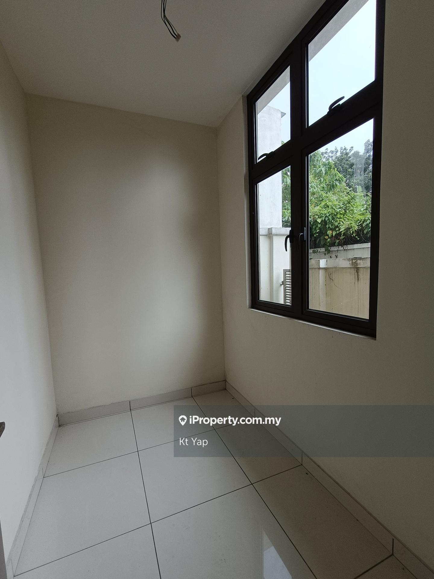 Rumah Berangkai 3 Tingkat untuk Dijual di Gembira 33, Kuchai Lama, Happy Garden, Salak South, Sri Petaling oleh Kt Yap - iProperty.com.my