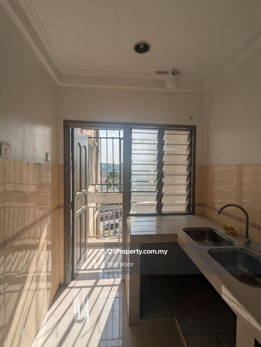 Pangsapuri untuk Dijual di Pangsapuri Danaumas oleh Mat Noor - iProperty.com.my