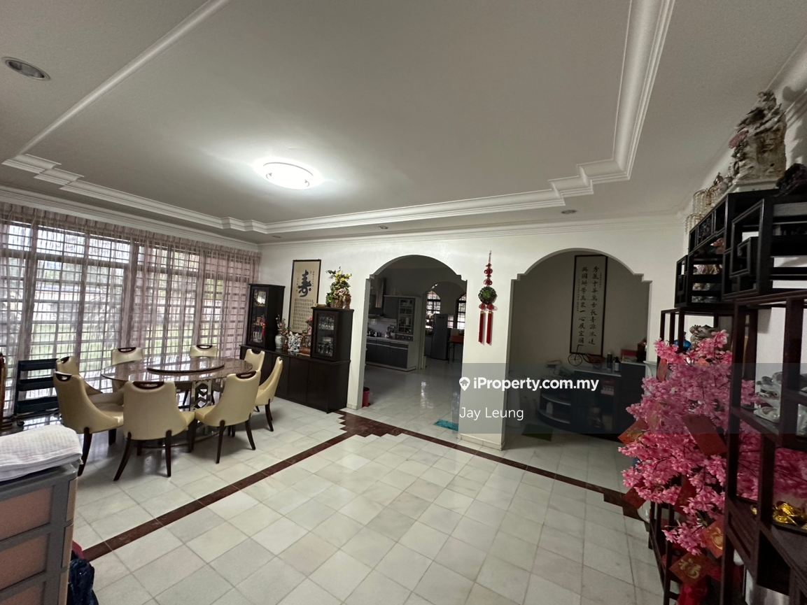 Bungalow House for Sale in Taman Golf, Ipoh by Jay Leung - iProperty.com.my