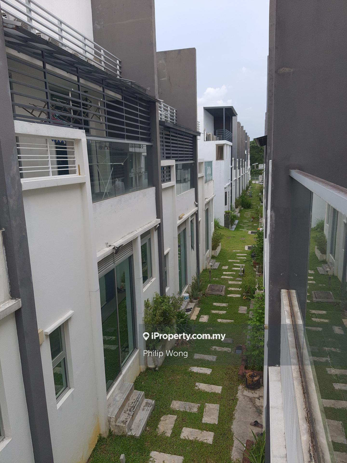 Rumah Berangkai 2 Tingkat untuk Dijual di Taman Lestari Putra, Seri Kembangan oleh Philip Wong - iProperty.com.my