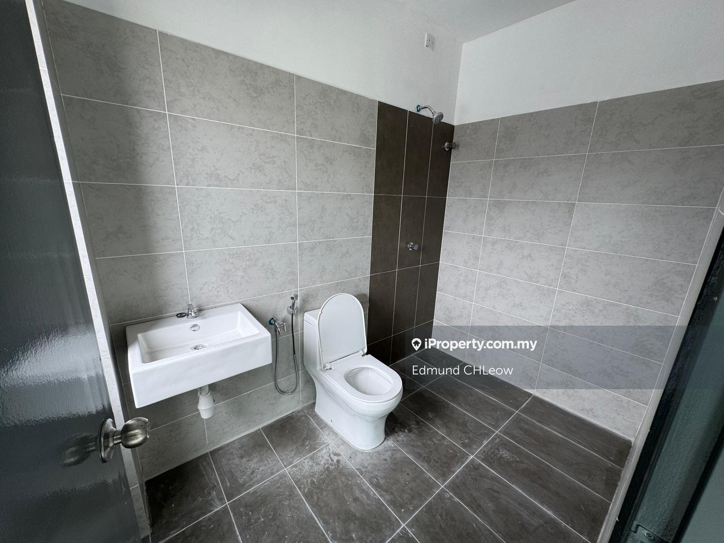 Rumah Berkembar untuk Dijual di Taman Anggun, Rawang oleh Edmund CHLeow - iProperty.com.my