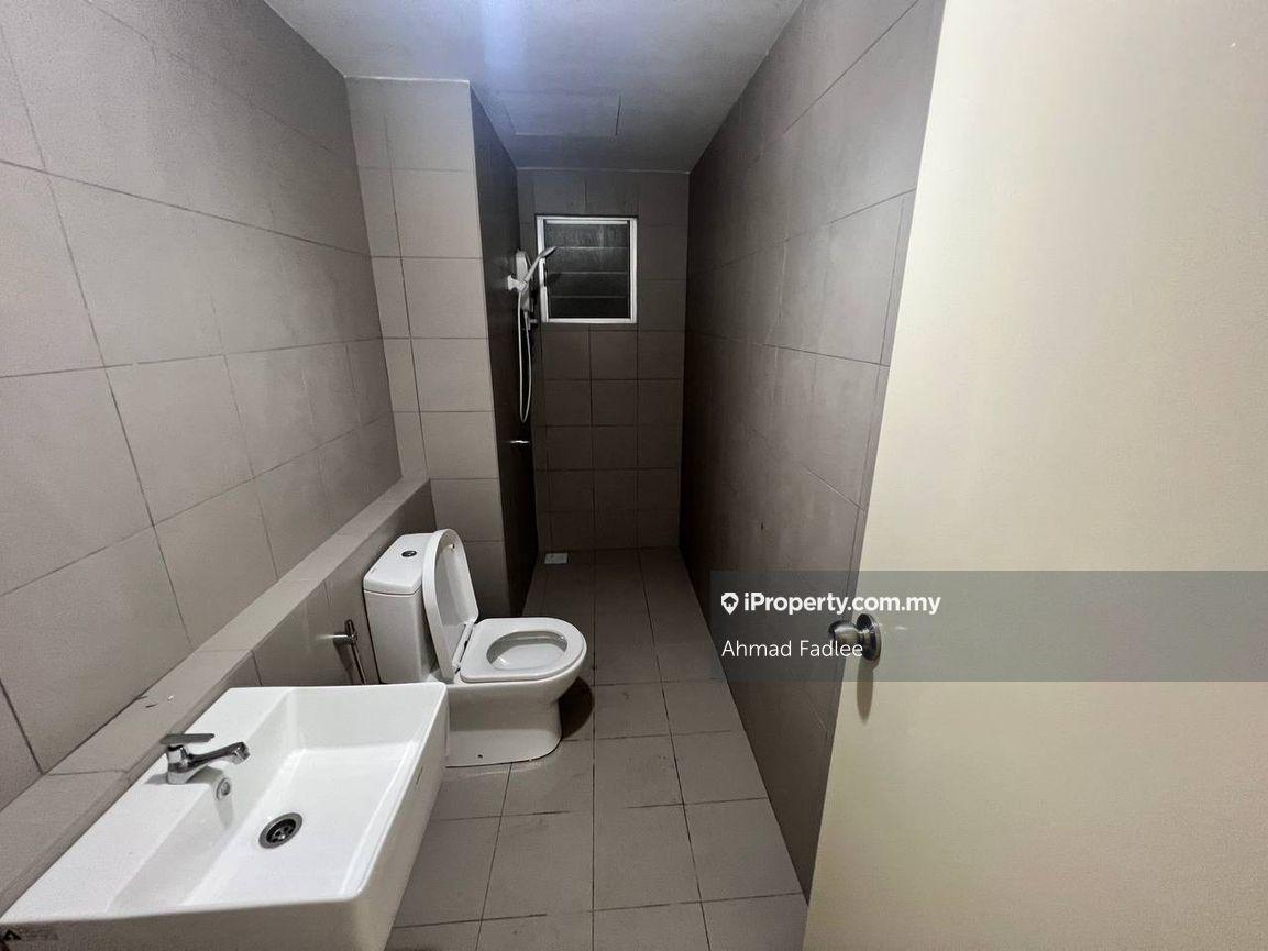 Condominium for Sale in Lakefront Homes by Ahmad Fadlee - iProperty.com.my