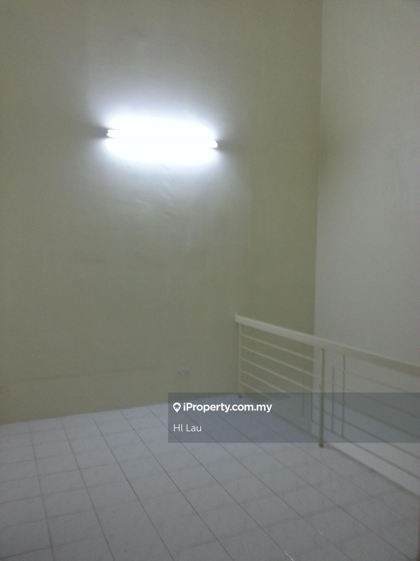 Rumah Berkembar untuk Dijual di 2 Sty Cluster Semi D Taman Putra Perdana 5 Puchong, Puchong oleh Hl Lau - iProperty.com.my