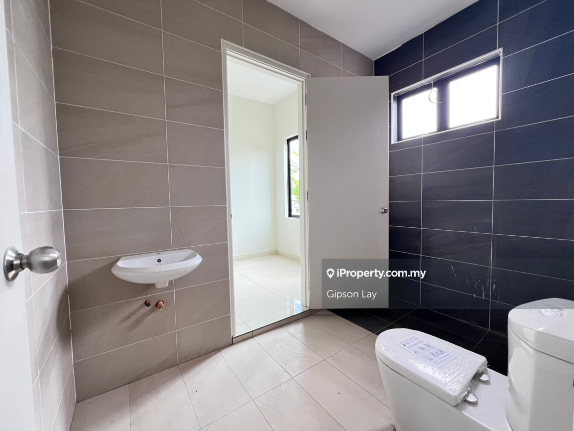 Rumah Berangkai 2 Tingkat untuk Dijual di Taman Tasik Indah, Kluang oleh Gipson Lay - iProperty.com.my