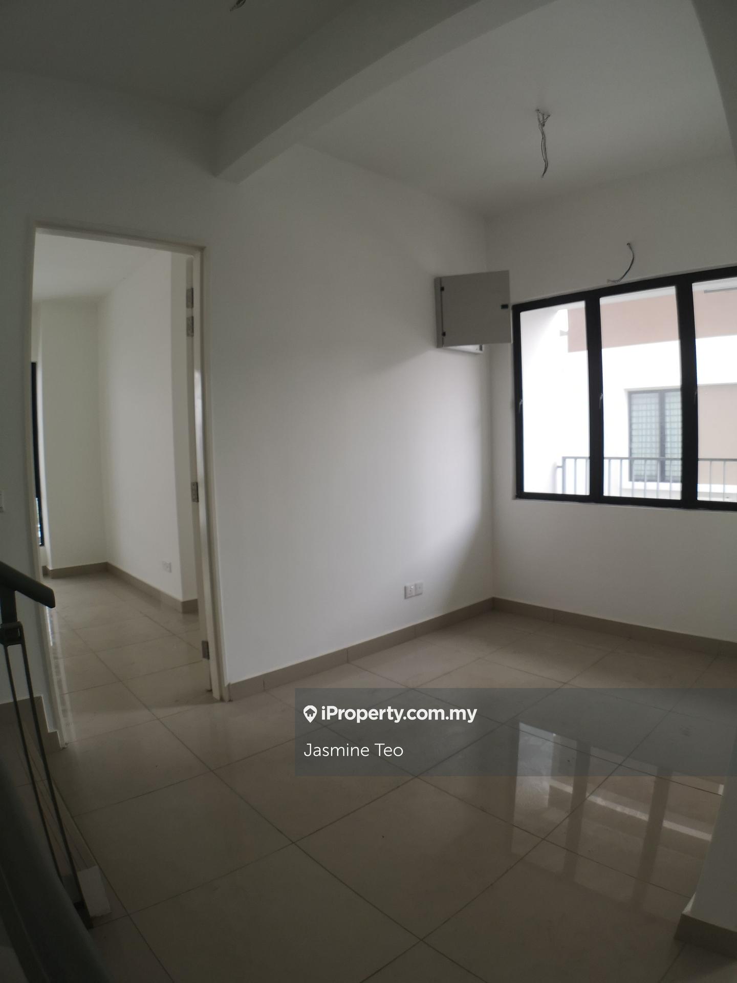 Rumah Berkembar untuk Dijual di Setia Utama 1, Setia Alam oleh Jasmine Teo - iProperty.com.my