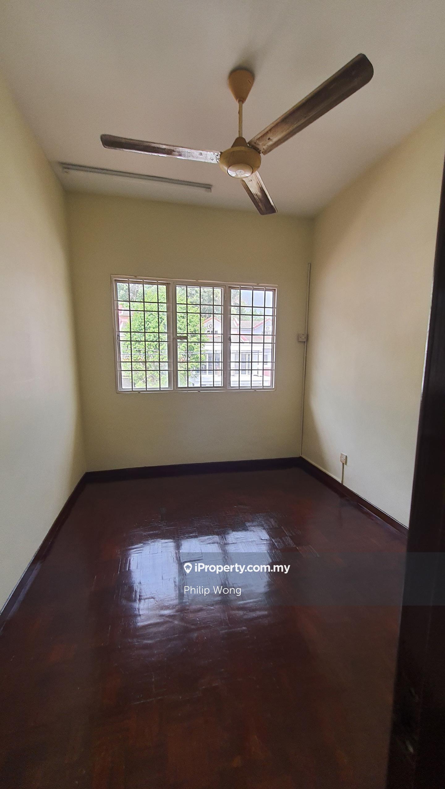 Rumah Berangkai 2.5 Tingkat untuk Dijual di Taman Equine, Seri Kembangan oleh Philip Wong - iProperty.com.my