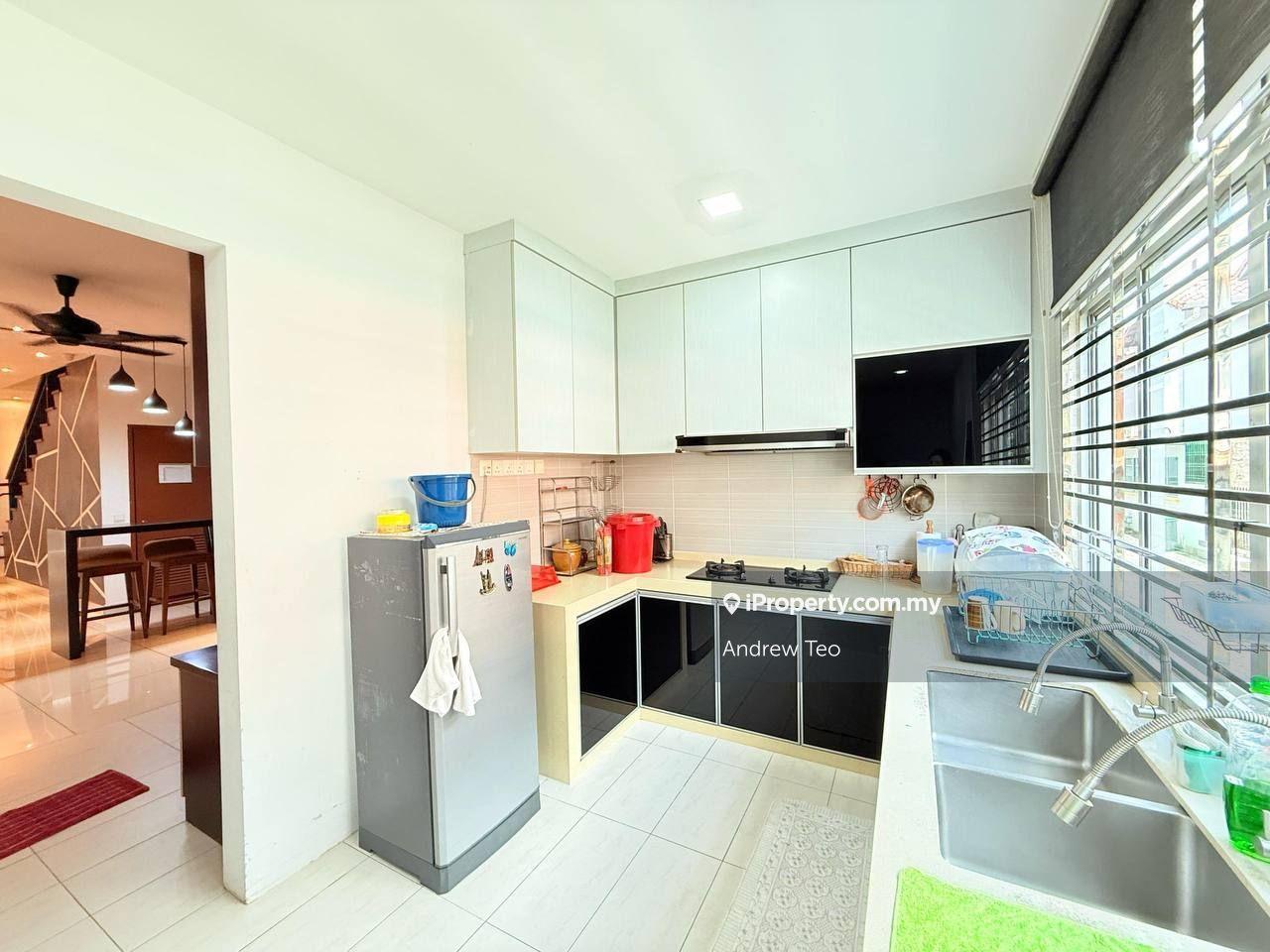 Rumah Berangkai 2 Tingkat untuk Dijual di Taman Sutera, Johor Bahru oleh Andrew Teo - iProperty.com.my