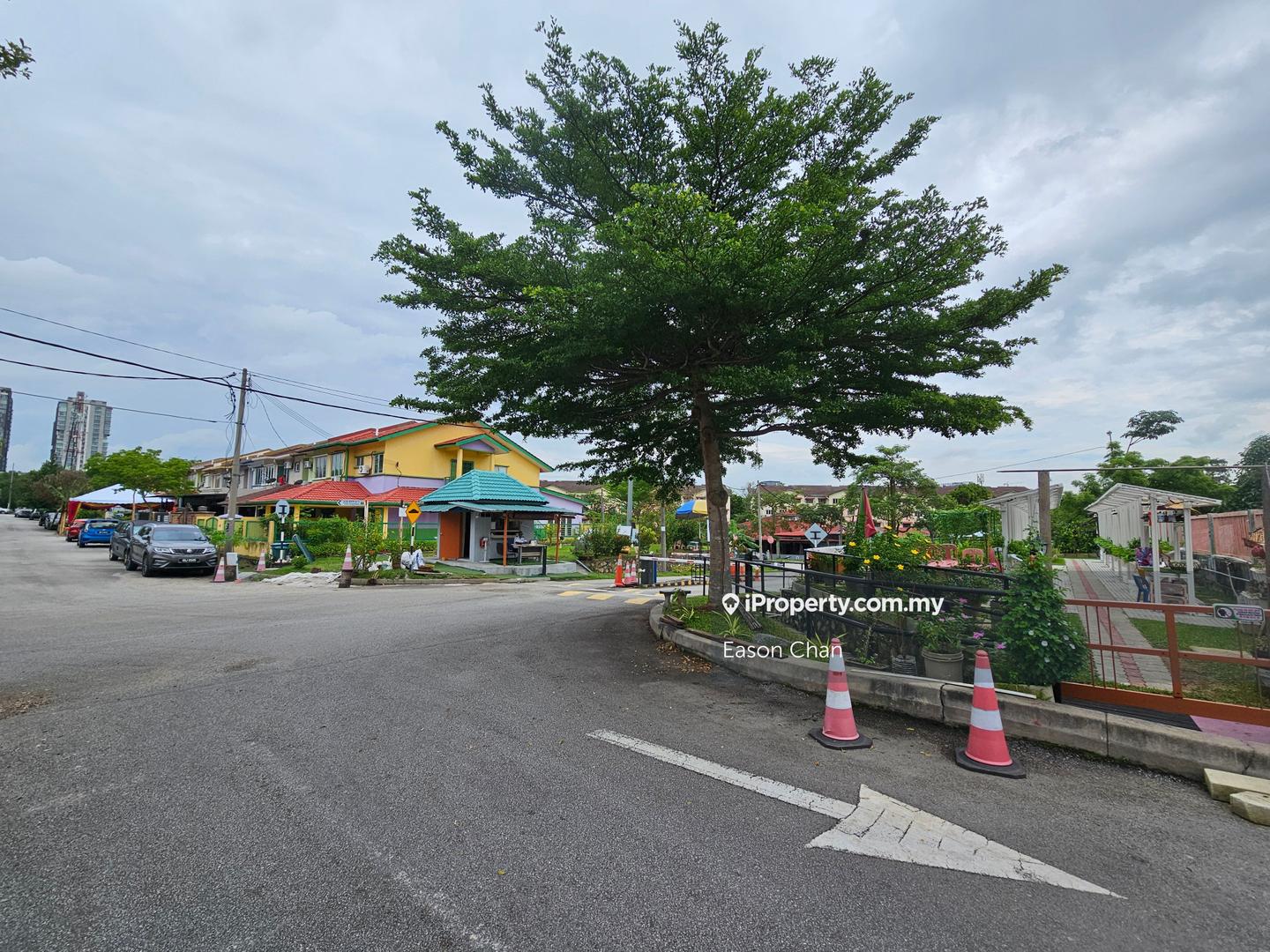 Rumah Berangkai 2 Tingkat untuk Dijual di Pusat Bandar Putra Permai, Seri Kembangan oleh Eason Chan - iProperty.com.my