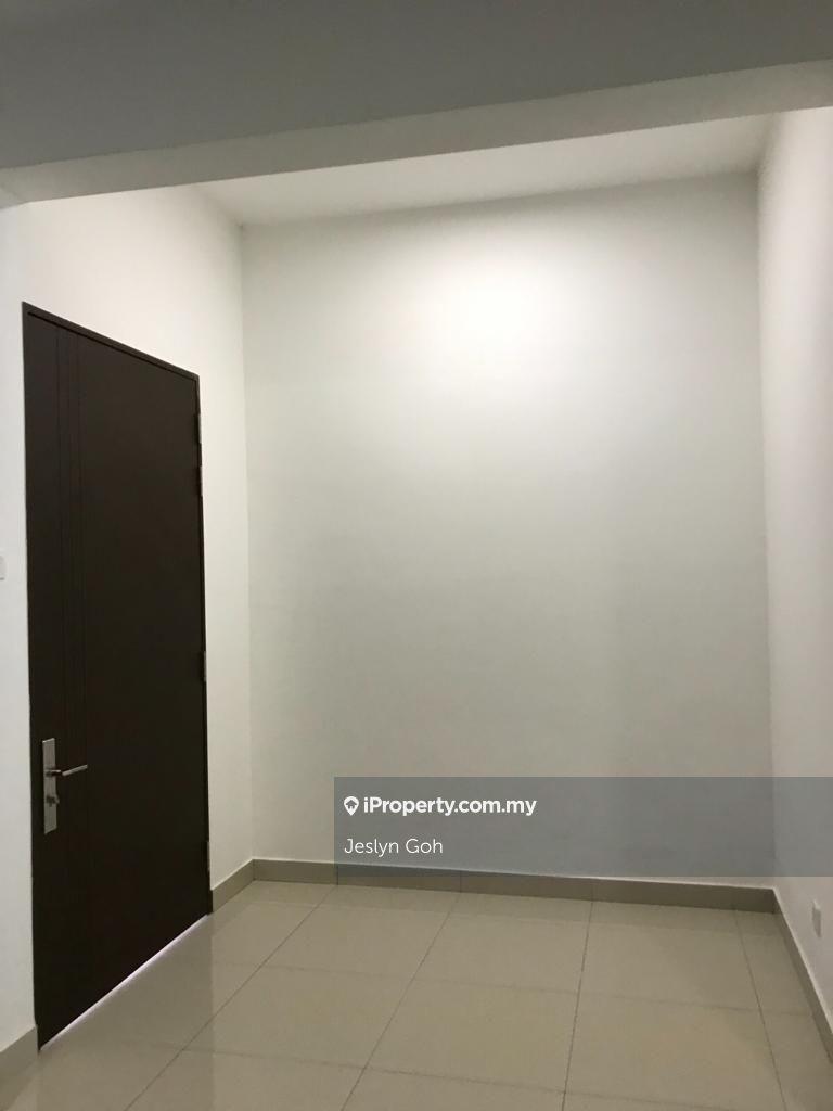 Rumah Berangkai 3 Tingkat untuk Dijual di Lake Point Residences Villa, Cyberjaya oleh Jeslyn Goh - iProperty.com.my