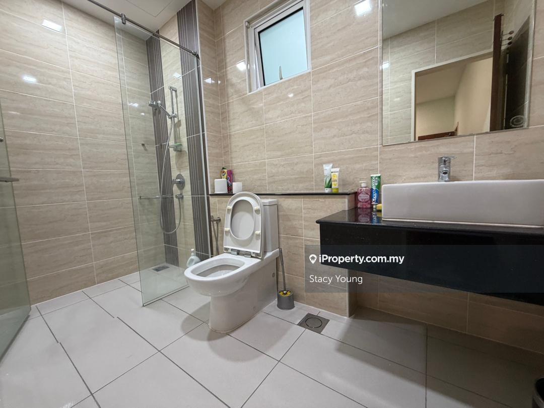 Rumah Berangkai 3 Tingkat untuk Dijual di Taman Taming Indah 2, Bandar Sungai Long oleh Stacy Young - iProperty.com.my