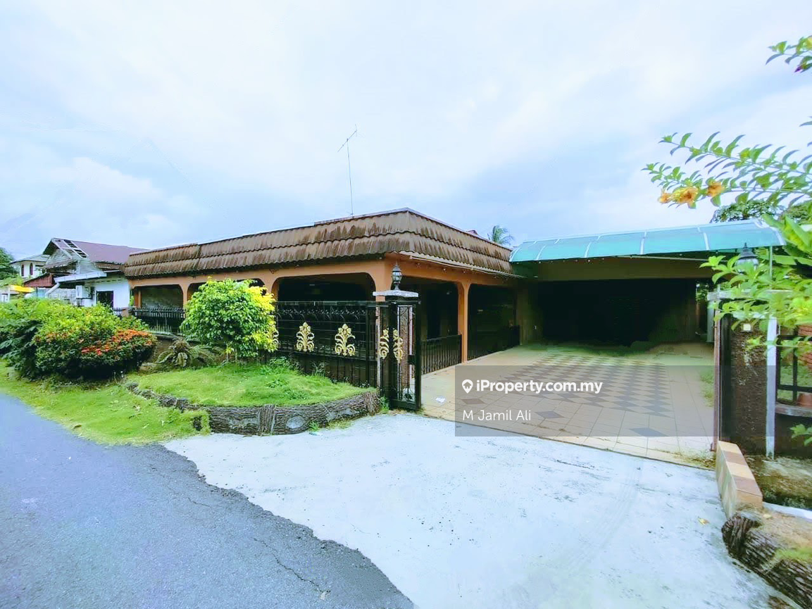 Bungalow House for Sale in Kampung Melayu, Kluang by M Jamil Ali - iProperty.com.my
