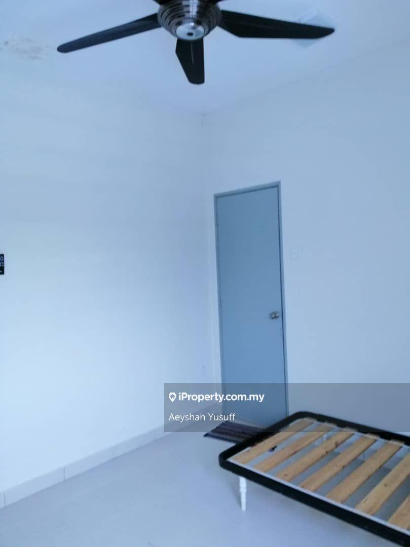 Cluster House for Sale in Puncak Alam Corner, Ktchen Extended, Puncak Alam by Aeyshah Yusuff - iProperty.com.my