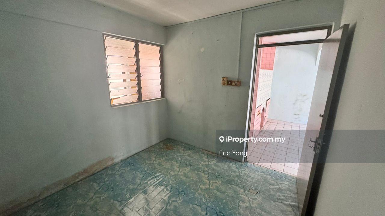 Flat for Sale in Flat Taman Ungku Tun Aminah by Eric Yong - iProperty.com.my