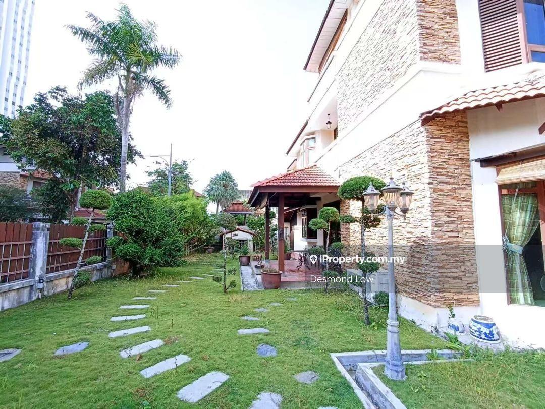 Semi-Detached House for Sale in Ferringhi Park 3 Storey Semi-detached House, Batu Feringghi by Desmond Low - iProperty.com.my