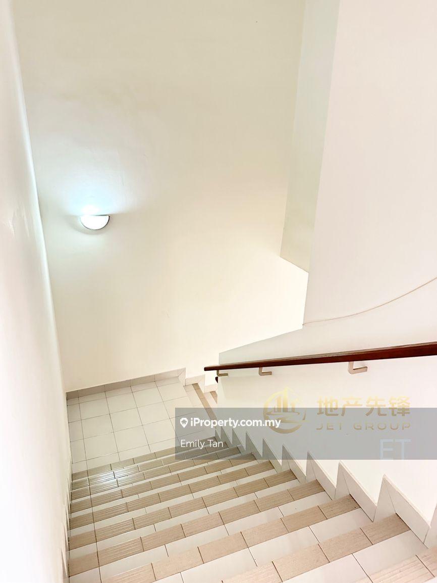 Rumah Berkembar untuk Dijual di Bandar Bukit Tinggi, Klang oleh Emily Tan - iProperty.com.my