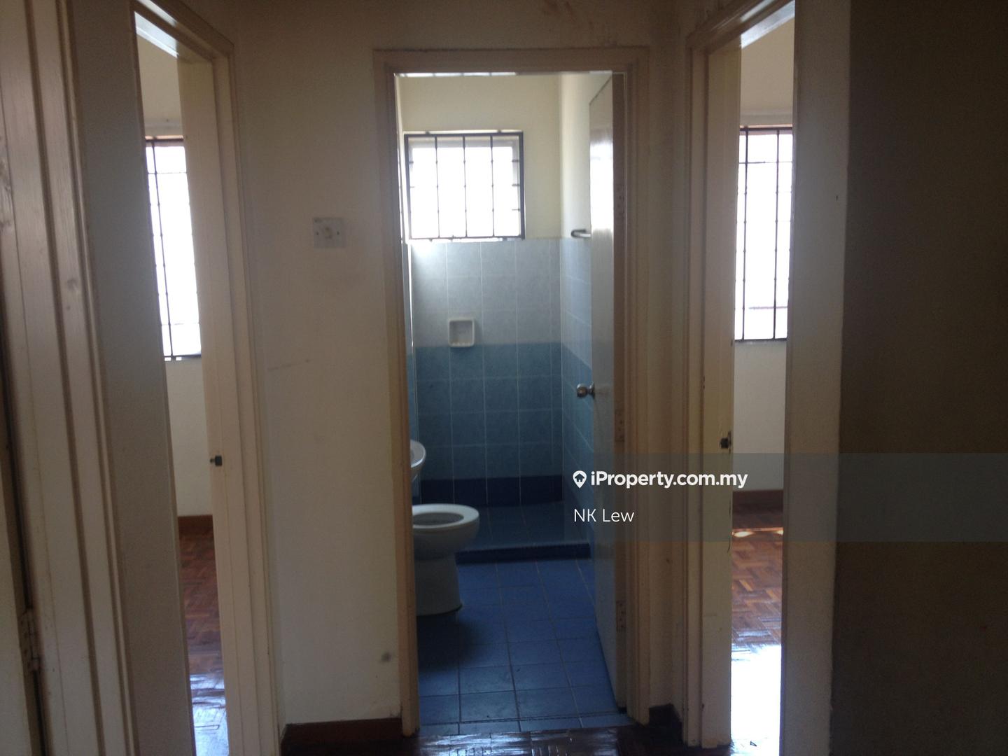 Rumah Berangkai 2 Tingkat untuk Dijual di Taman Bukit Serdang, Seri Kembangan oleh NK Lew - iProperty.com.my