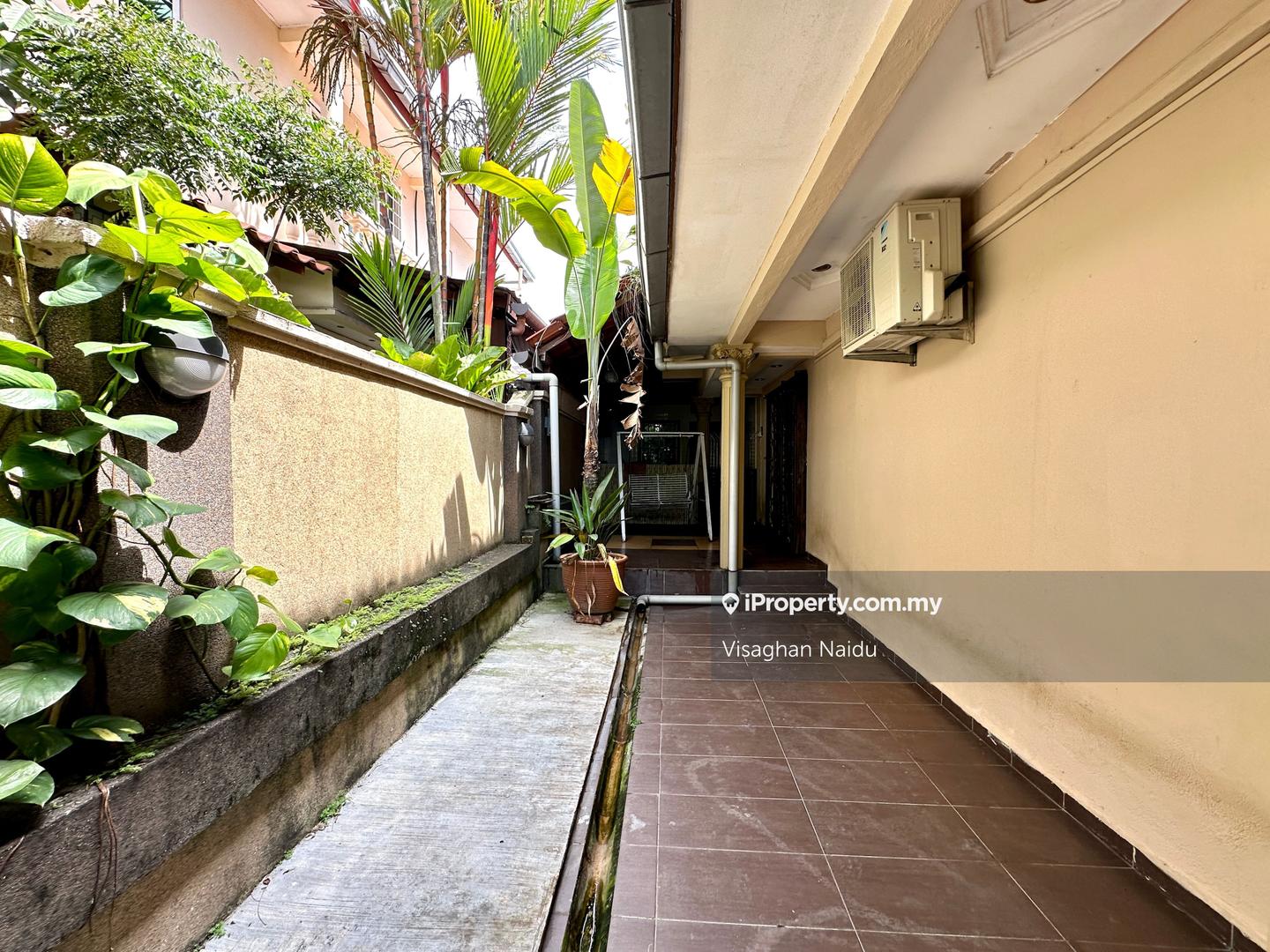 Rumah Berkembar untuk Dijual di Bandar Country Homes, Rawang oleh Visaghan Naidu - iProperty.com.my
