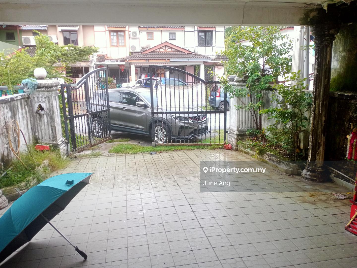 Rumah Berangkai 2 Tingkat untuk Dijual di Bandar Country Homes, Rawang oleh June Ang - iProperty.com.my