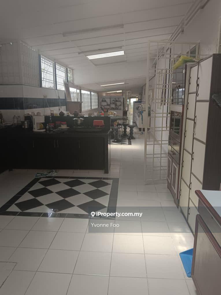 Banglo untuk Dijual di Bungalow Lot with 9800 sf land area, Petaling Jaya oleh Yvonne Foo - iProperty.com.my