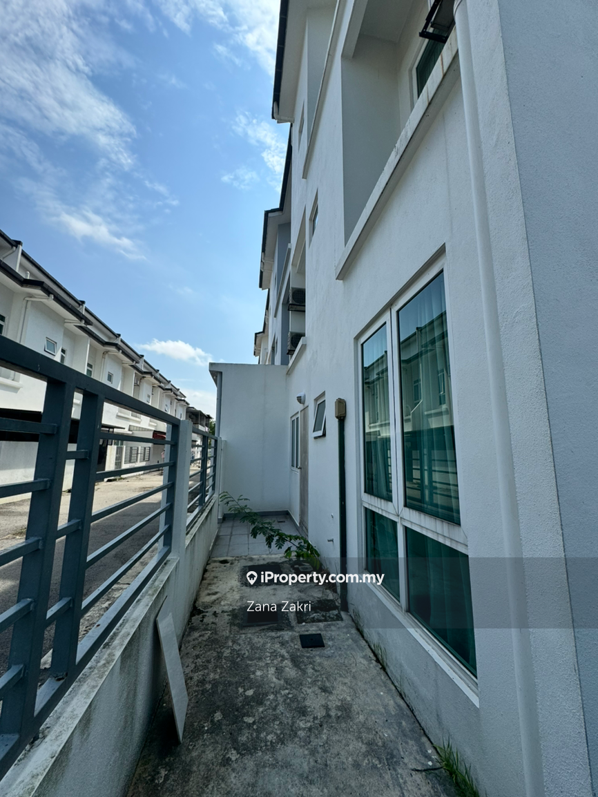 2.5-storey Terraced House for Sale in Serene Residence, Rawang by Zana Zakri - iProperty.com.my